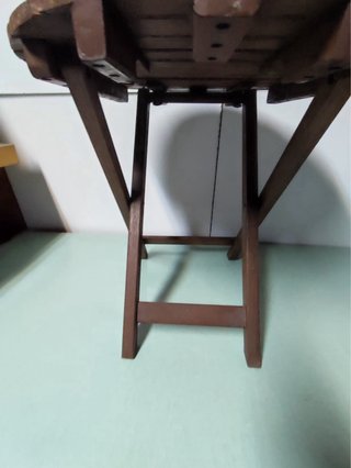 Tavolo pieghevole rotondo in legno
