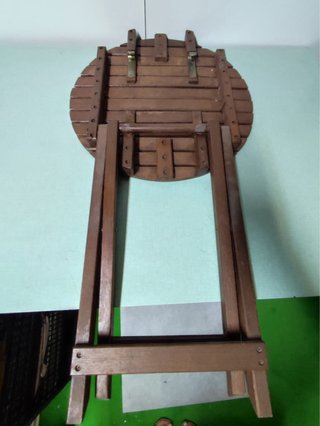 Tavolo pieghevole rotondo in legno