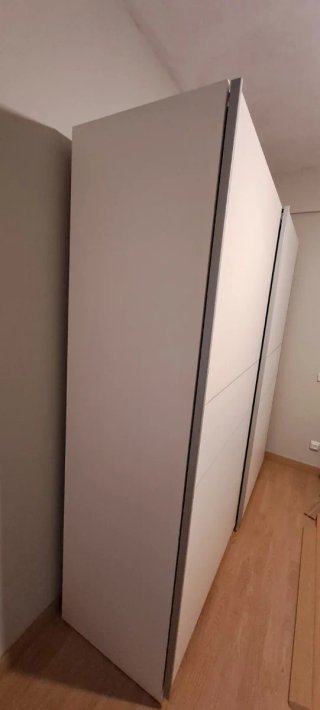 Armario blanco de madera
