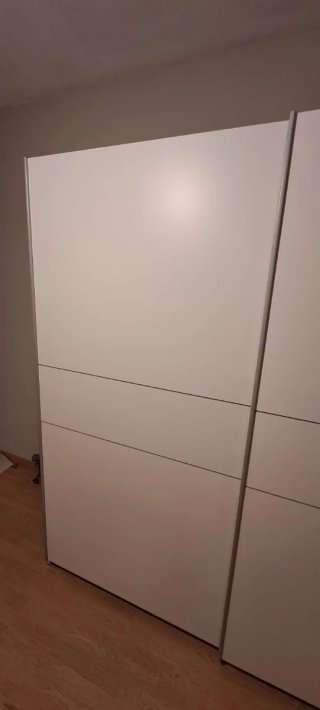 Armario blanco de madera