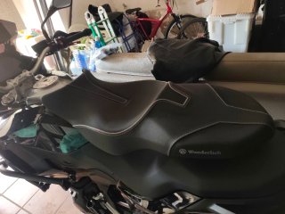 BMW F900XR, Sillín Gel Moto Gris-negro.