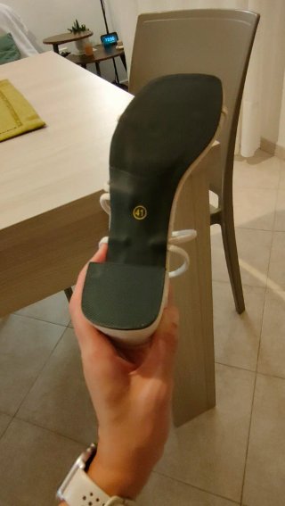 Sandali con tacco beige e bianchi