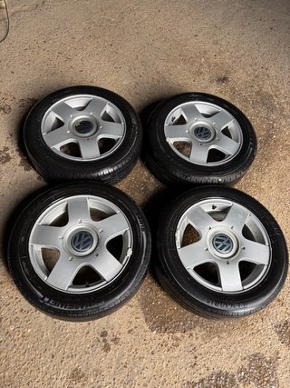 Llantas 15” Volkswagen con reumáticos