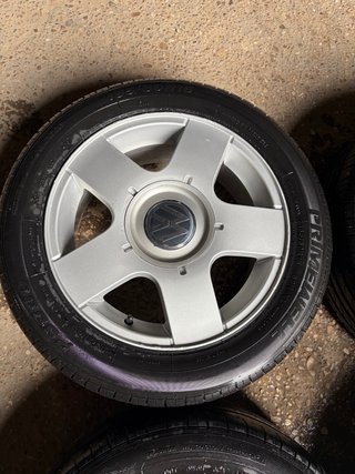 Llantas 15” Volkswagen con reumáticos