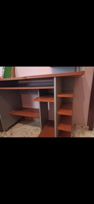 Mesa de escritorio madera y metal