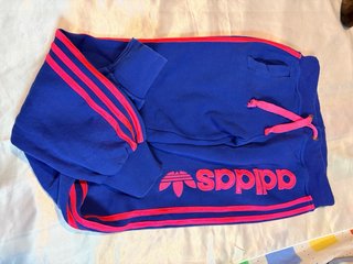 Chándal Adidas azul y rosa