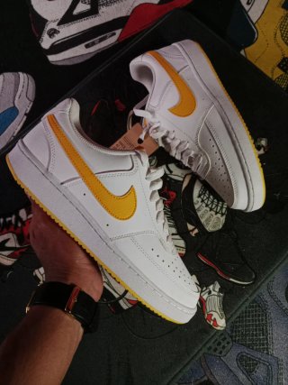 Zapatillas Nike Blancas y Amarillas