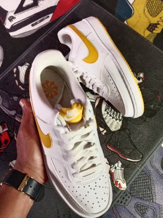 Zapatillas Nike Blancas y Amarillas