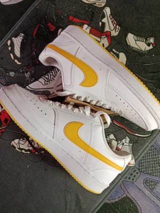 Zapatillas Nike Blancas y Amarillas