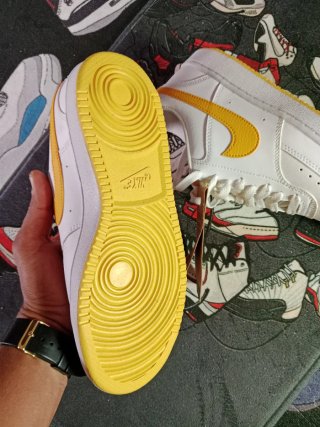 Zapatillas Nike Blancas y Amarillas