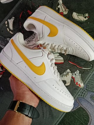 Zapatillas Nike Blancas y Amarillas