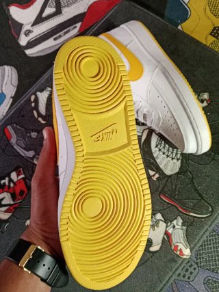Zapatillas Nike Blancas y Amarillas