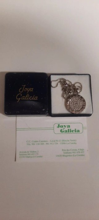 Medalla y cadena Bvlgari plata