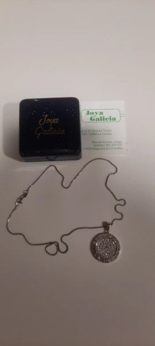 Medalla y cadena Bvlgari plata