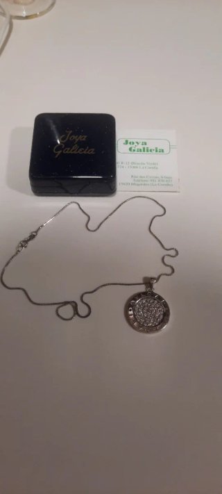 Medalla y cadena Bvlgari plata