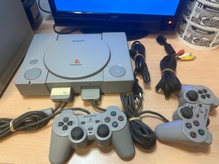 Consola PS1 Sony gris + 2 mandos
