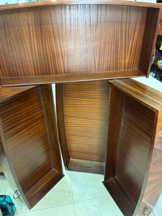 Cómoda de madera noble