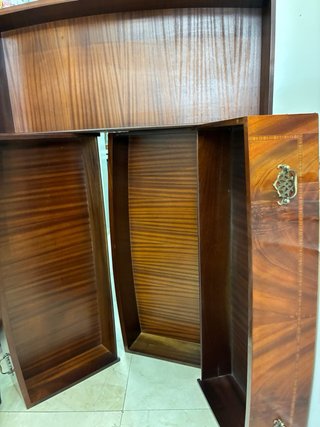 Cómoda de madera noble