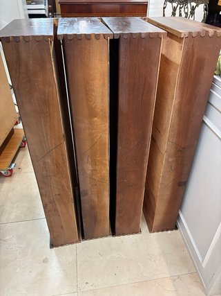 Cómoda de madera noble