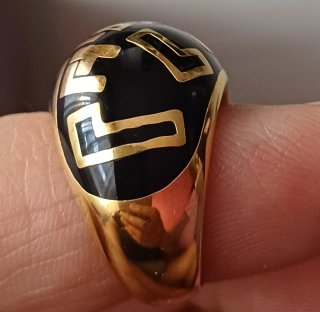 Anello oro nero con disegno geometrico