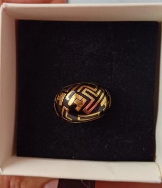 Anello oro nero con disegno geometrico