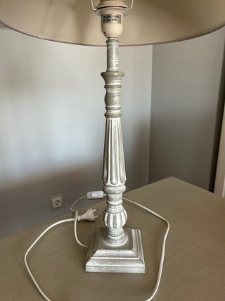 Elegante lámpara de salón gris y blanco