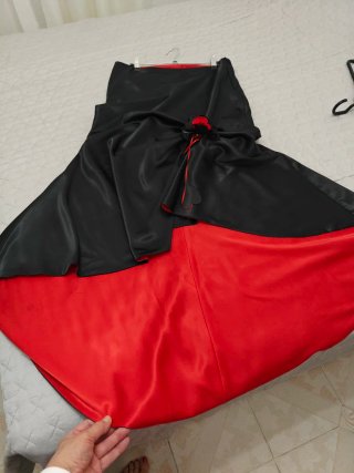 Falda flamenca negra y roja