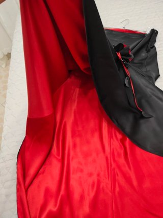 Falda flamenca negra y roja