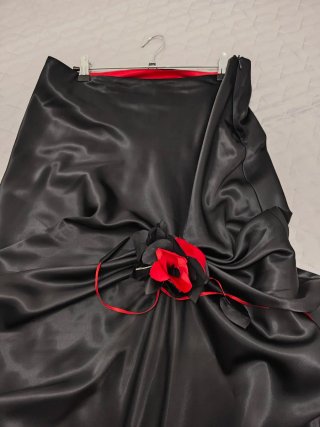 Falda flamenca negra y roja