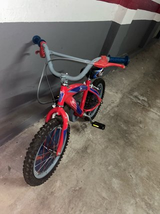Bicicleta Spider-Man Roja y Azul