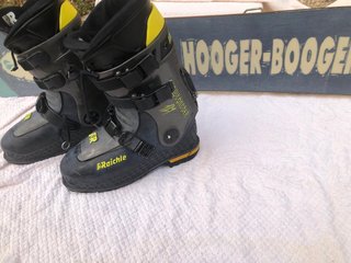 Snowboard Hooger Booger con attacchi