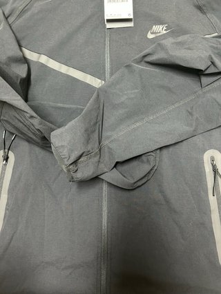 Chaqueta Nike Tech Woven Negra y Gris