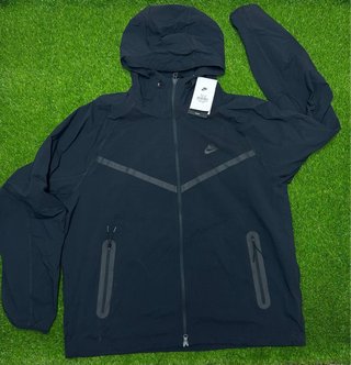 Chaqueta Nike Tech Woven Negra y Gris
