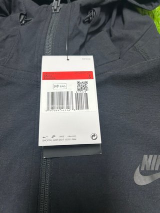 Chaqueta Nike Tech Woven Negra y Gris