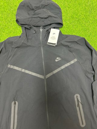 Chaqueta Nike Tech Woven Negra y Gris