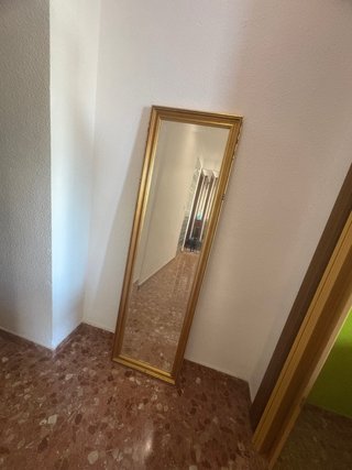 Espejo de pared dorado decorativo