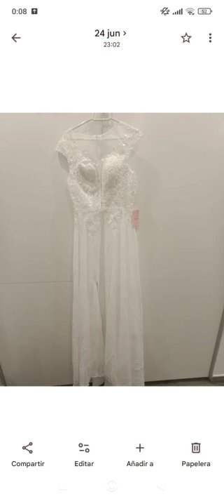 Vestido de novia blanco con abertura