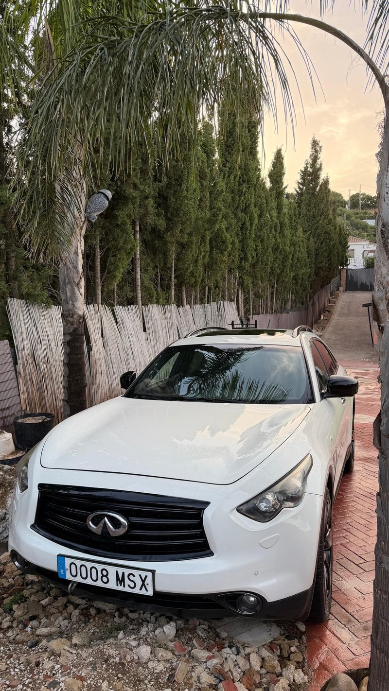 Infiniti QX70 2015 - foto 1