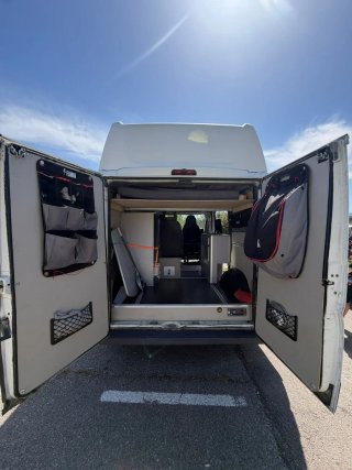 Camper homologada. 5m largo y 3 alto