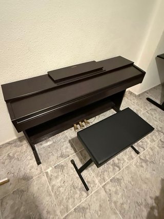Piano Digital Yamaha Arius YDP-143 Negro
