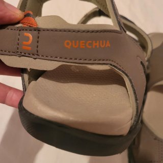 Sandalias de hombre beige y marrón