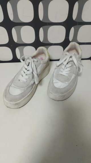 Zapatillas Bilbao y Lola blancas y amarillas