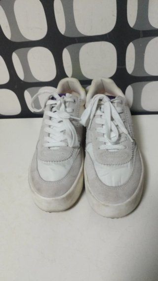 Zapatillas Bilbao y Lola blancas y amarillas