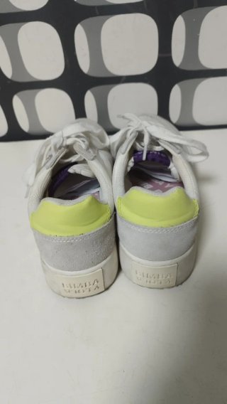 Zapatillas Bilbao y Lola blancas y amarillas