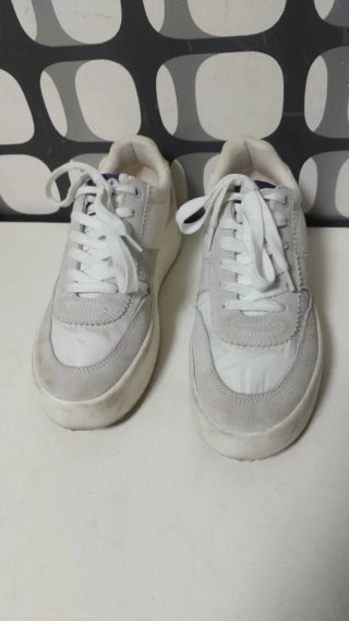 Zapatillas Bilbao y Lola blancas y amarillas