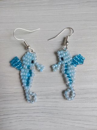 Pendientes de caballitos de mar hechos a mano
