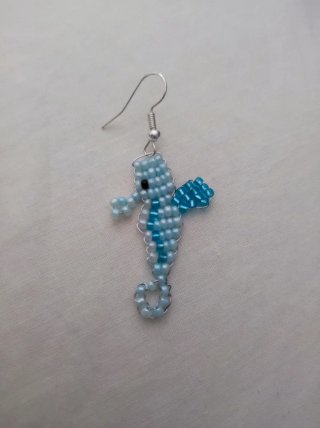 Pendientes de caballitos de mar hechos a mano