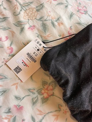 Top Bershka sin mangas brillante