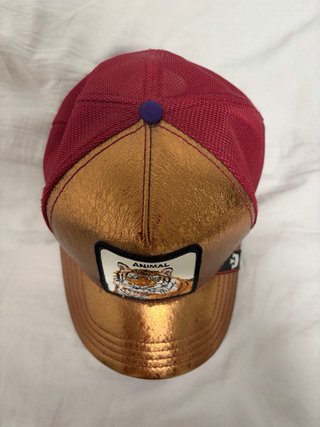 Gorra The Farm de Tigre Dorada y Roja