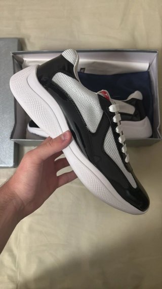 Prada Cup Charol Negro y Blanco Talla 40
